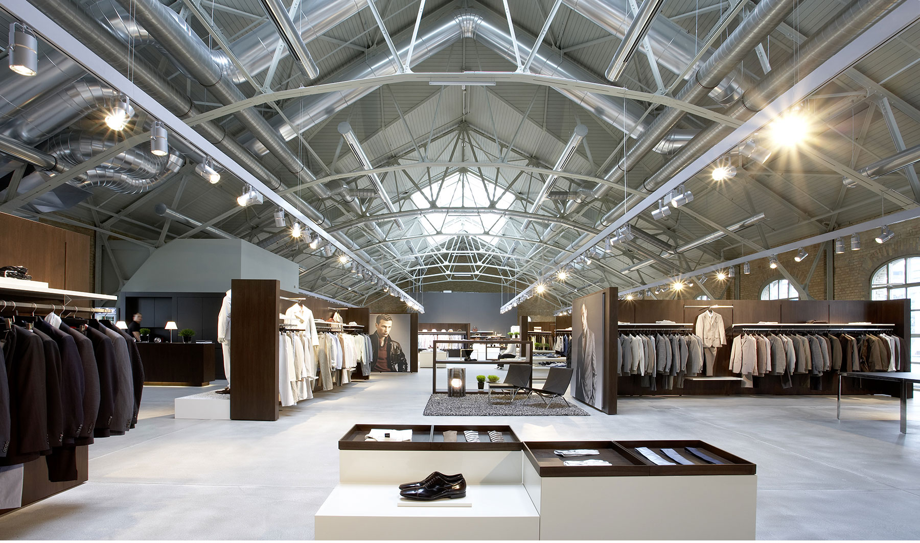 Referenzen Innenarchitektur SDW DESIGN Ladengestaltung Hugo Boss