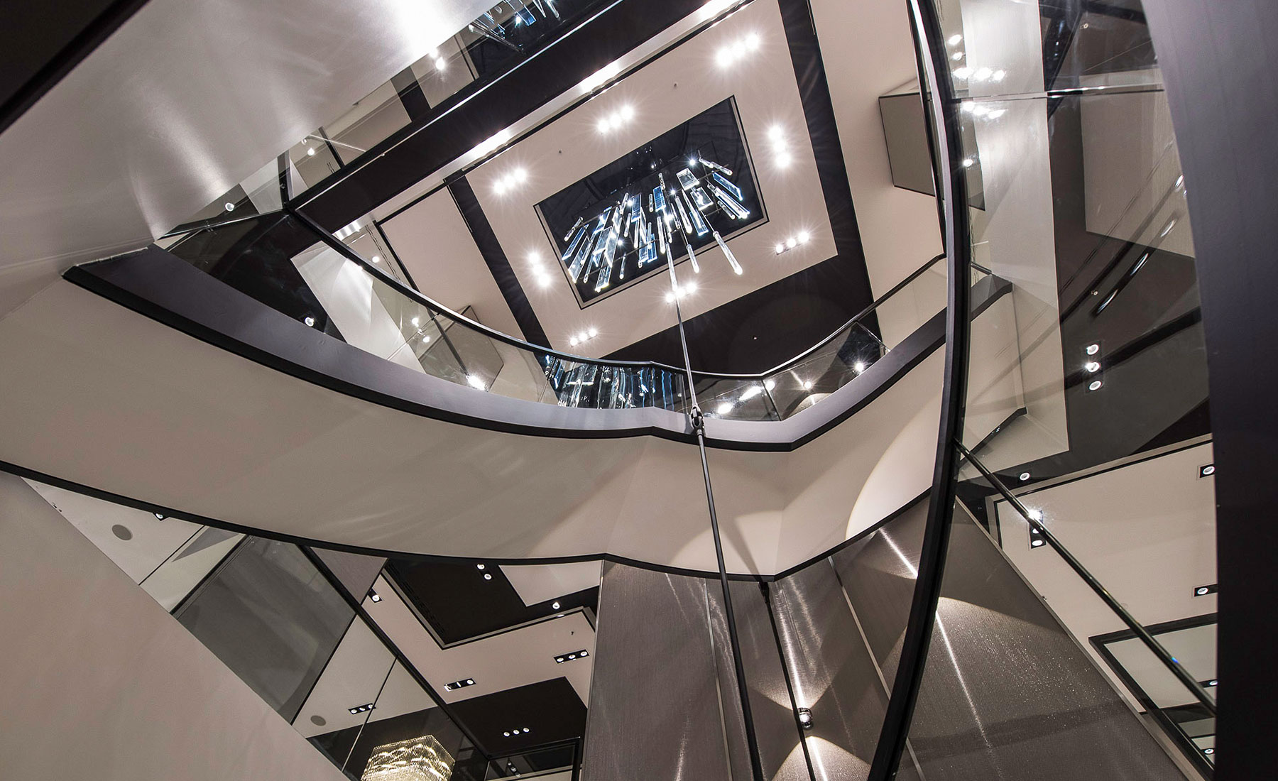 Referenzen Innenarchitektur SDW DESIGN Ladengestaltung Hugo Boss